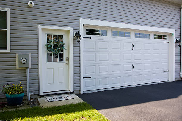 24/7 Emergency Garage Door Roller Replacement experts in LeChee, AZ